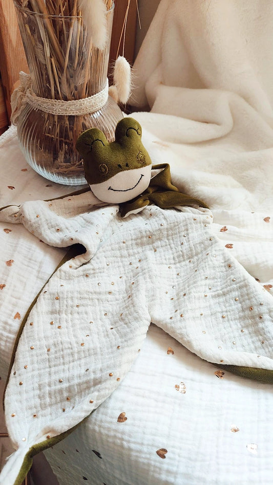 Doudou grenouille fait main en velours doux, personnalisable avec prénom brodé, fabriqué artisanalement en France – cadeau de naissance pour bébé - normes CE