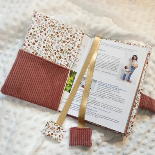 Protège carnet de santé applique biche Rose - modèle Personnalisable