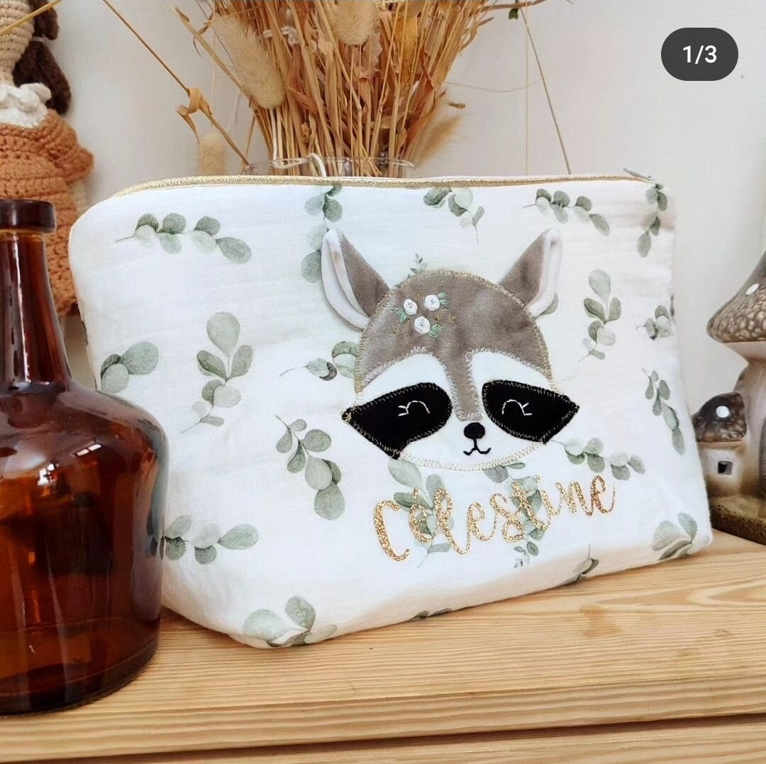 Trousse de toilette bébé à applique raton laveur - modèle personnalisable
