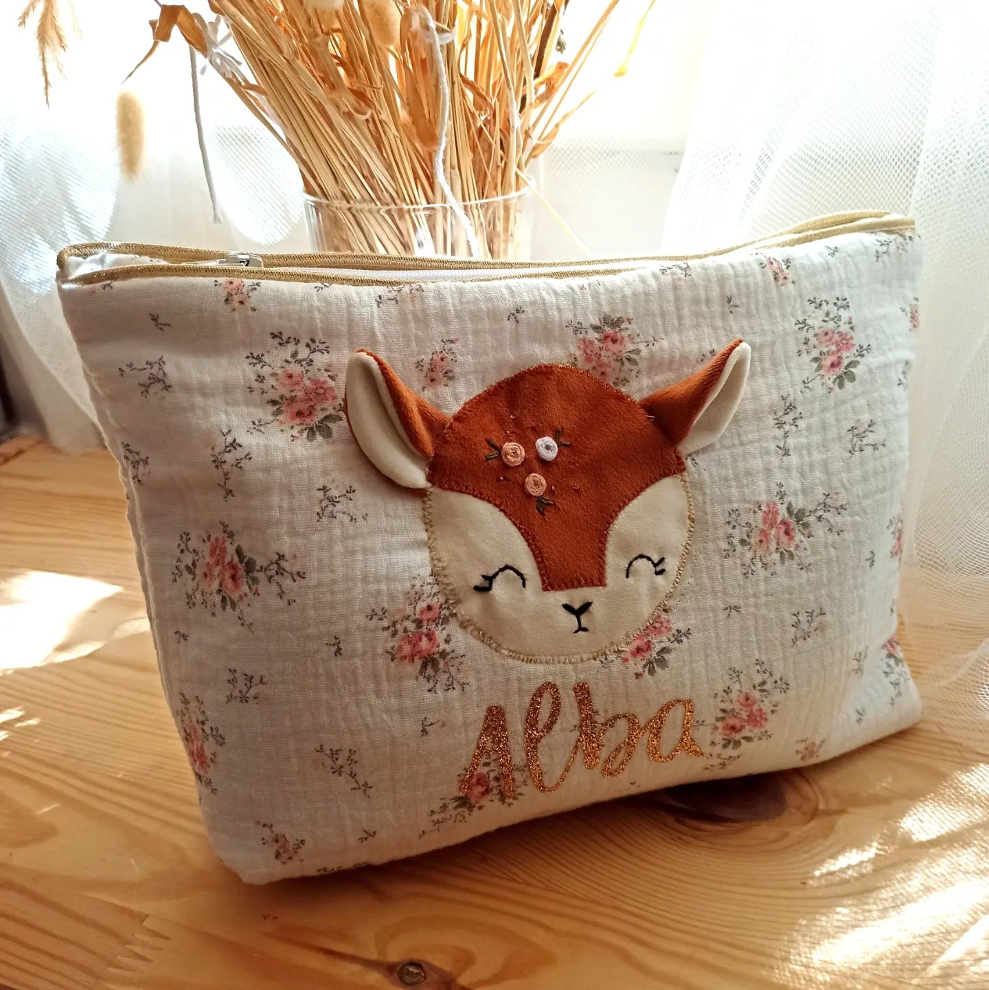 Trousse de toilette bébé à applique biche - modèle personnalisable