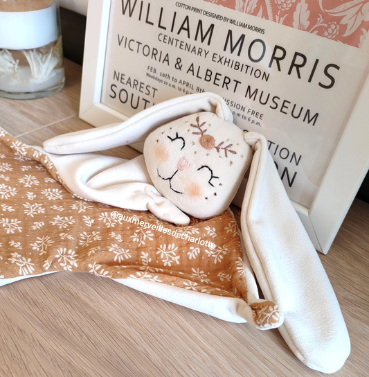 doudou lapin personnalisé , doux et unique, en  velours et gaze de coton confectionné à la main dans mon atelier en France