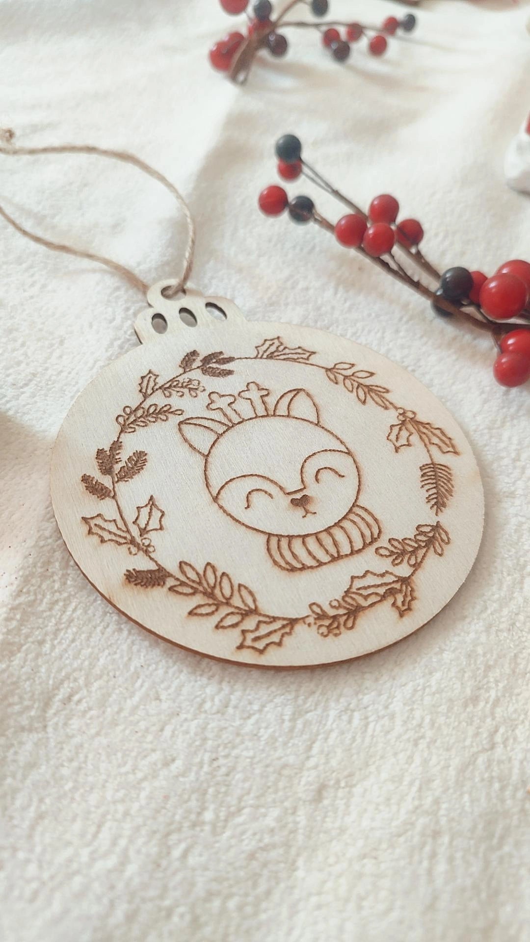 Boule de Noël en bois modèle Séraphin le cerf- Personnalisable