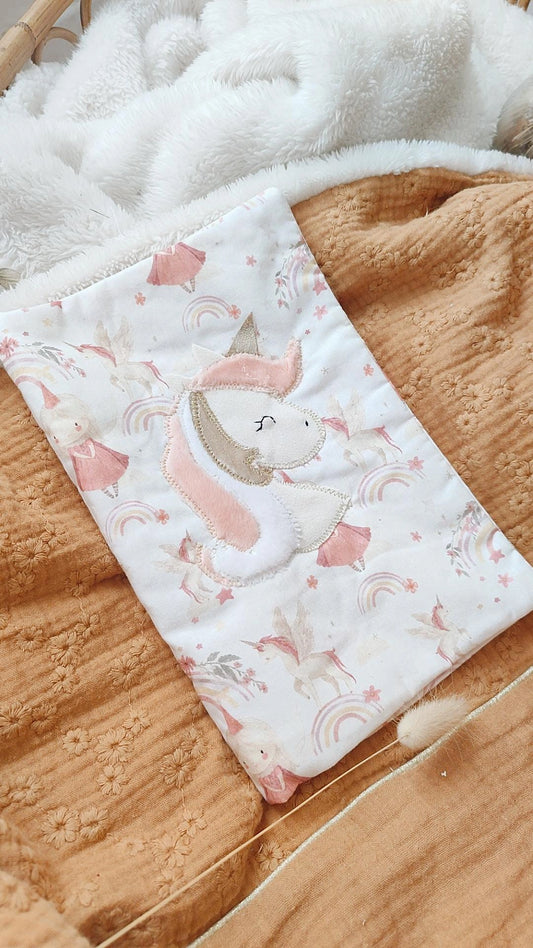 Protège carnet de santé licorne disponible