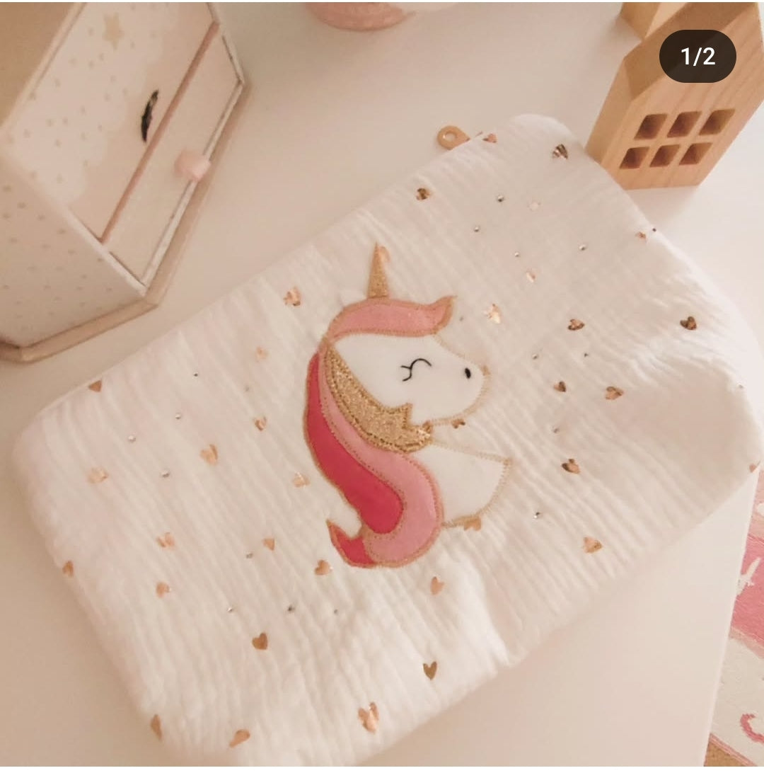 Trousse de toilette bébé à applique licorne - modèle personnalisable