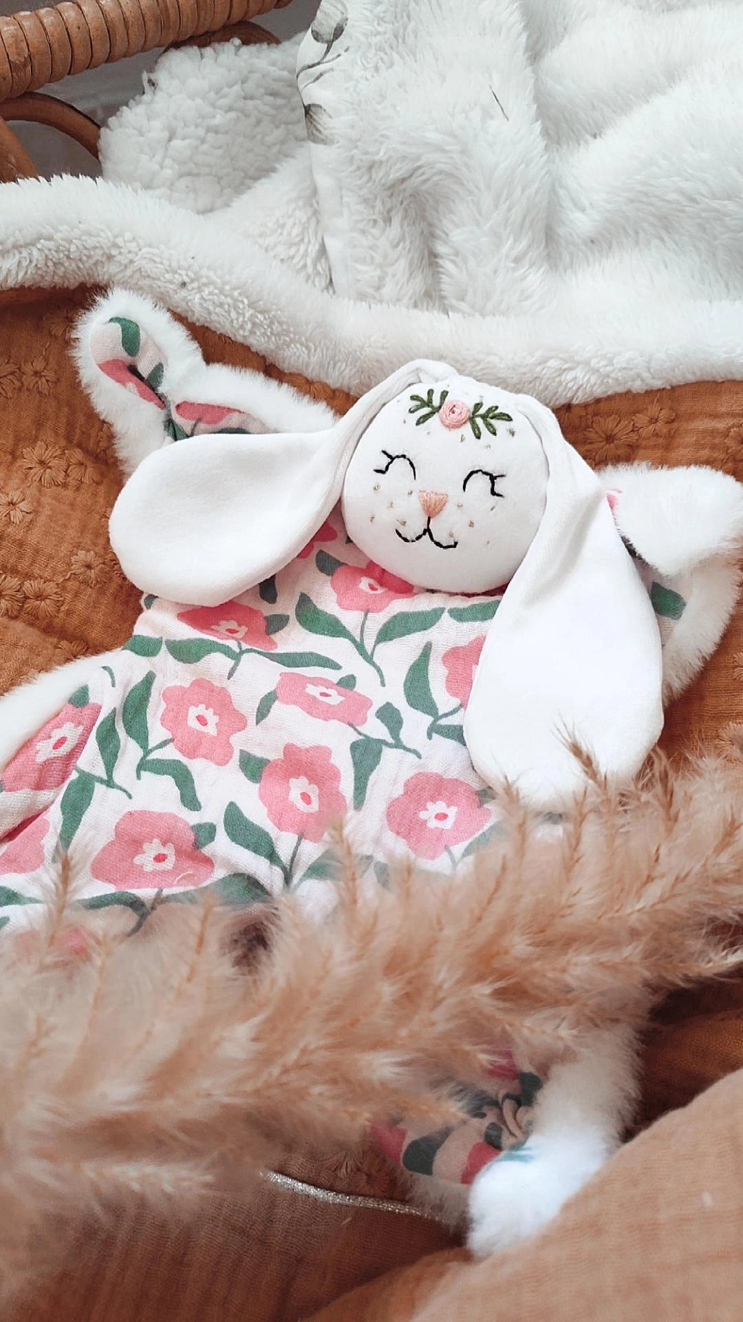 Doudou lapin grace blanc- petit modèle disponible