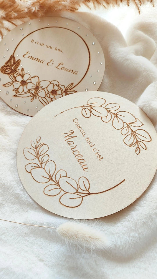 Cercle en bois gravé personnalisé – “Il était une fois...” ou “Coucou c’est moi...” + Prénom