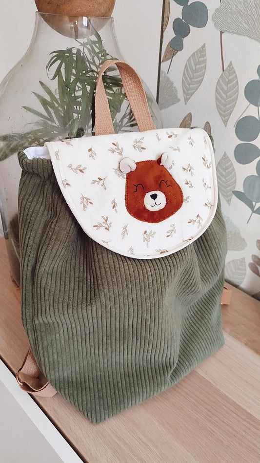 Sac à dos maternelle personnalisable – Modèle Léon l'ourson en tissu fait main