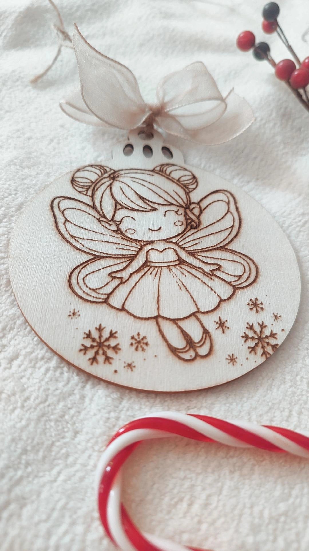 Boule de Noël en bois modèle Fée Edana- Personnalisable