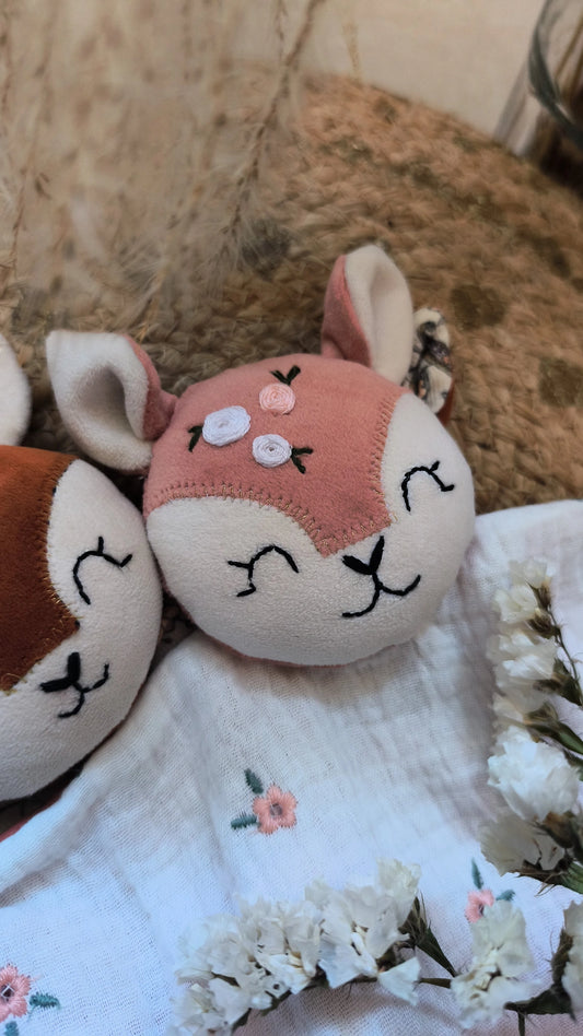 Doudou Biche Rose disponible - grand modèle fleurs brodées