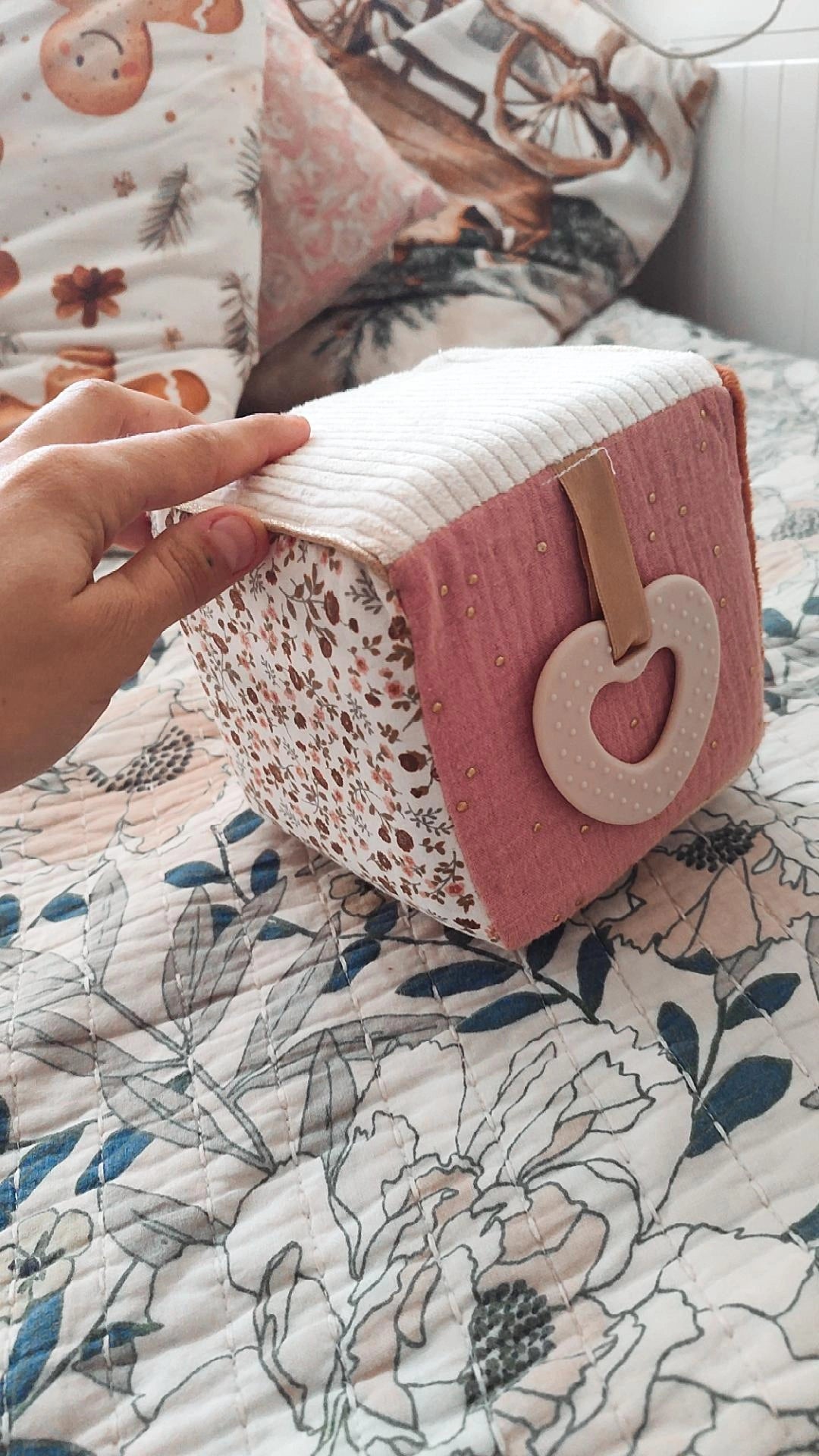 Cube d' éveil Rosie la biche