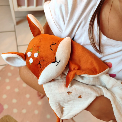 Doudou renard  fait main en velours doux, personnalisable avec prénom brodé, fabriqué artisanalement en France – cadeau de naissance pour bébé - normes CE
