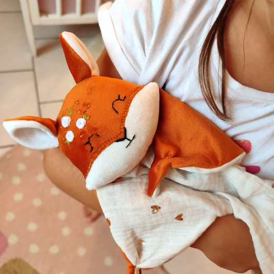 Doudou renard  fait main en velours doux, personnalisable avec prénom brodé, fabriqué artisanalement en France – cadeau de naissance pour bébé - normes CE
