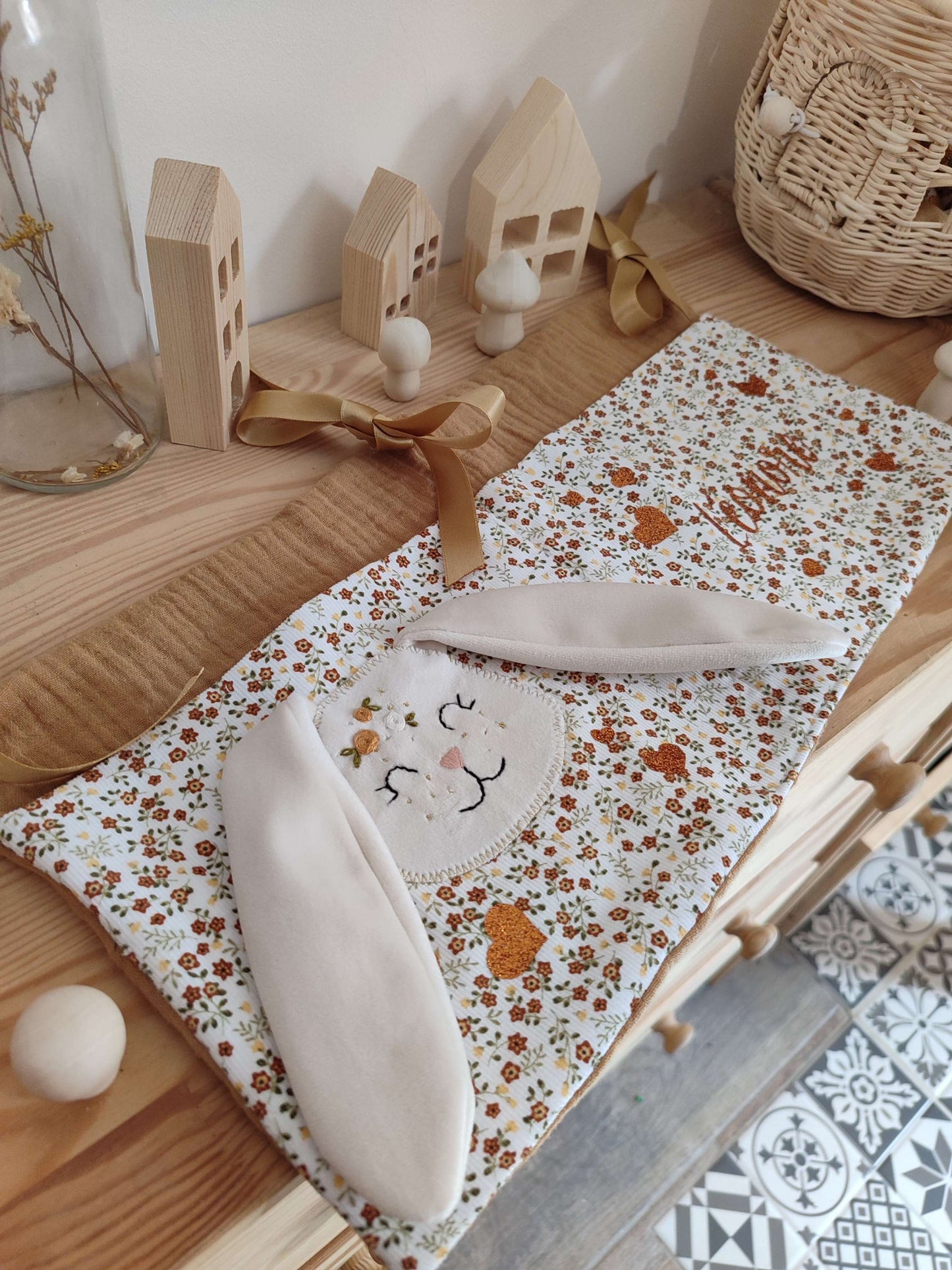 Range doudous avec applique lapin Grace  - modèle Personnalisable
