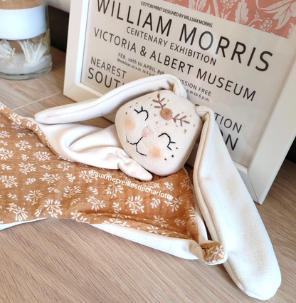 doudou lapin personnalisé , doux et unique, en  velours et gaze de coton confectionné à la main dans mon atelier en France