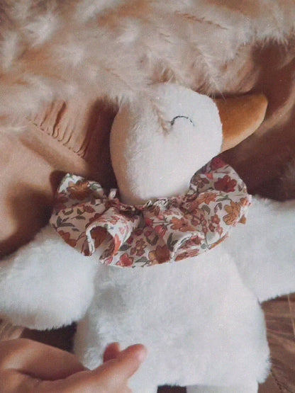 Doudou P'tite Oie  - doudou fait main personnalisé  - Messagère de paix, l’oie symbolise la fidélité et le réconfort