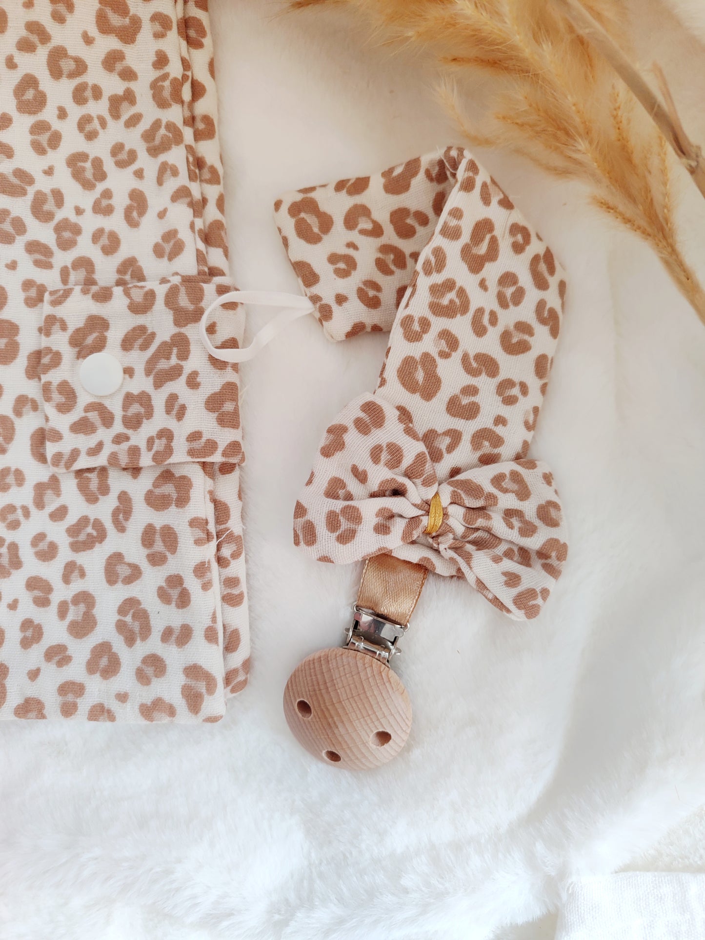 Duo de naissance - Protège carnet et attache tétine Léopard clair