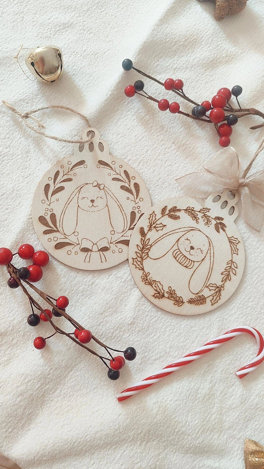 Boule de Noël en bois modèle Lapin Grace- Personnalisable