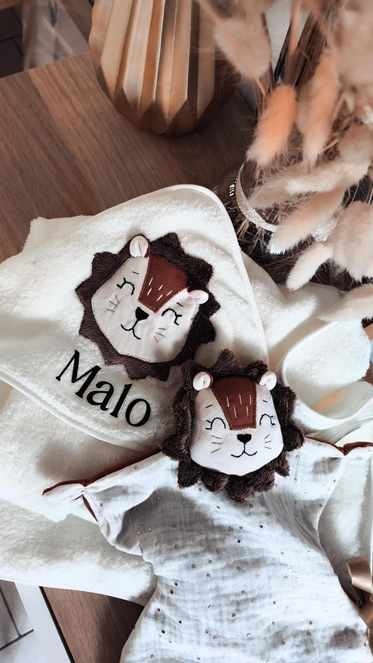 Cape de bain à applique animal lion - modèle personnalisable