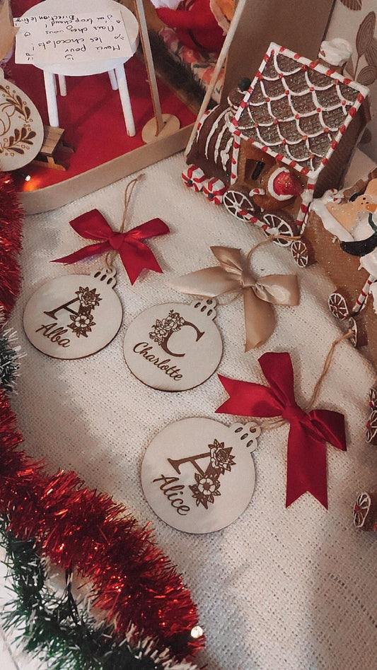 Boule de Noël Initiale gravée bois- Personnalisable