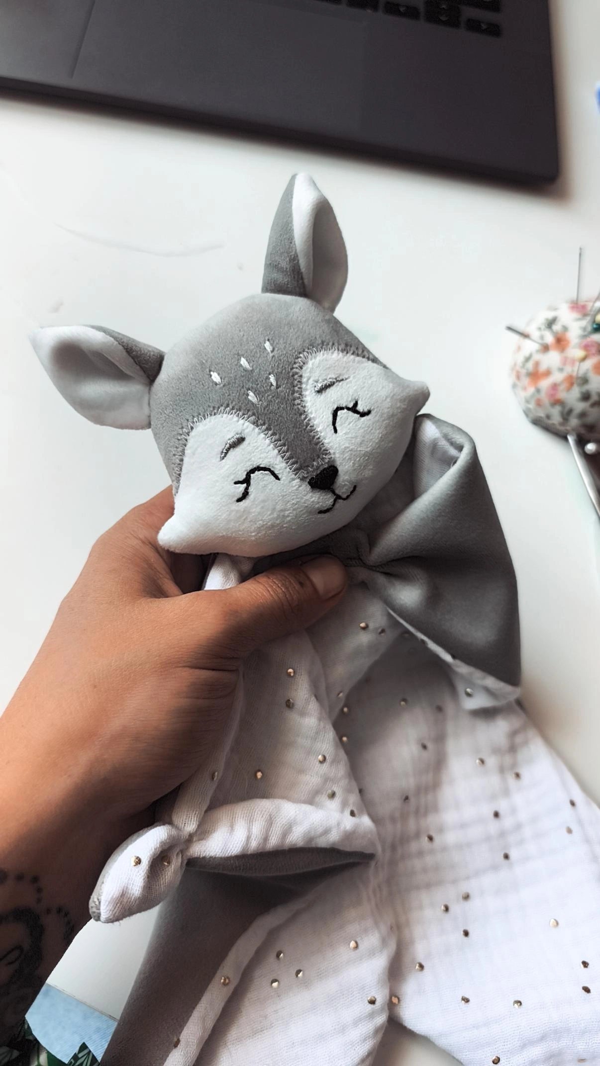 Doudou Loup – Création personnalisée et réconfort unique pour bébé