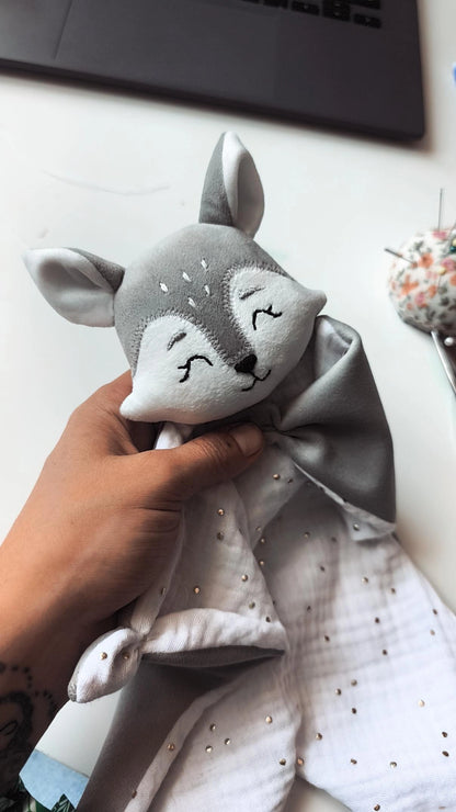 Doudou Loup – Création personnalisée et réconfort unique pour bébé