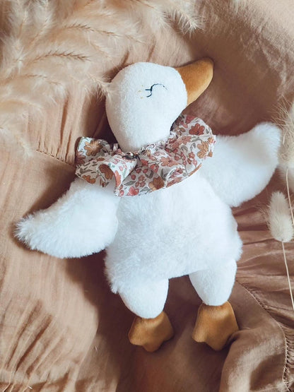 Doudou P'tite Oie  - doudou fait main personnalisé  - Messagère de paix, l’oie symbolise la fidélité et le réconfort