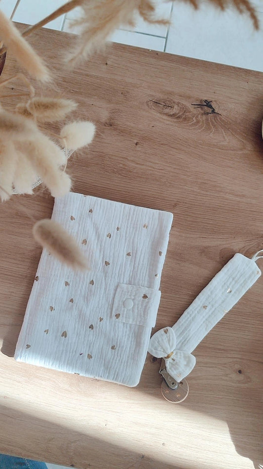 Duo de naissance - Protège carnet et attache tétine coeur or