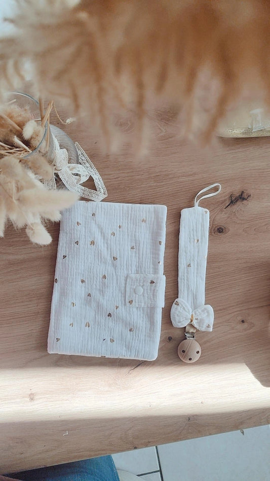 Duo de naissance - Protège carnet et attache tétine coeur or