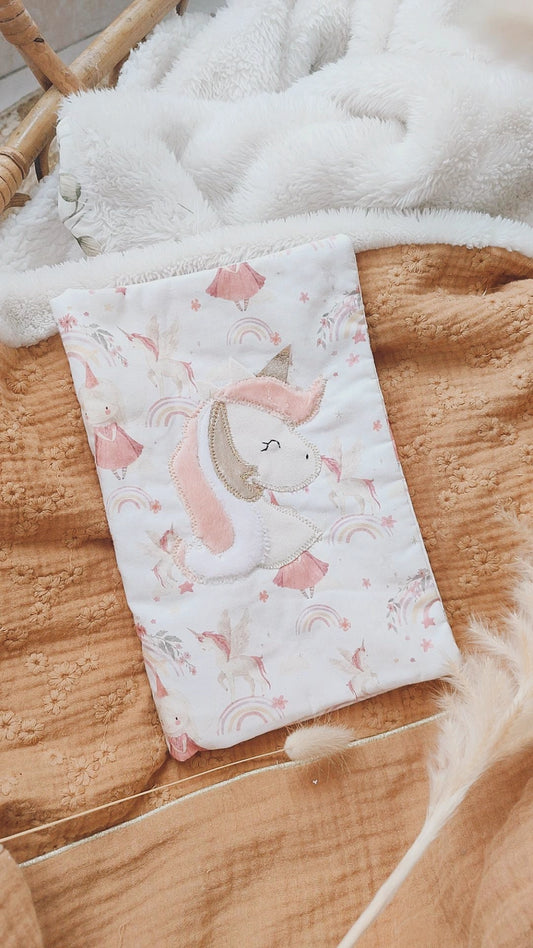 Protège carnet de santé licorne disponible