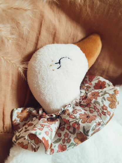 Doudou P'tite Oie  - doudou fait main personnalisé  - Messagère de paix, l’oie symbolise la fidélité et le réconfort