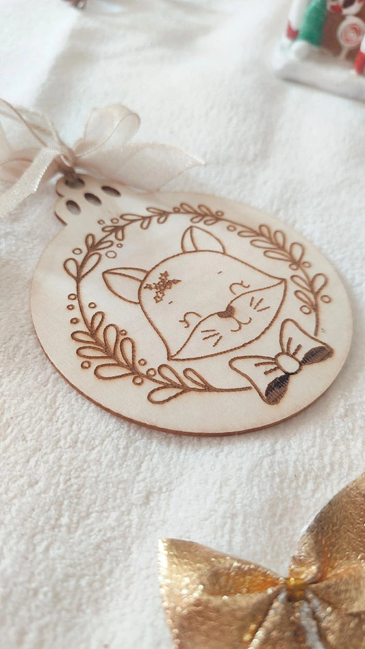 Boule de Noël en bois modèle Léonard le renard - Personnalisable