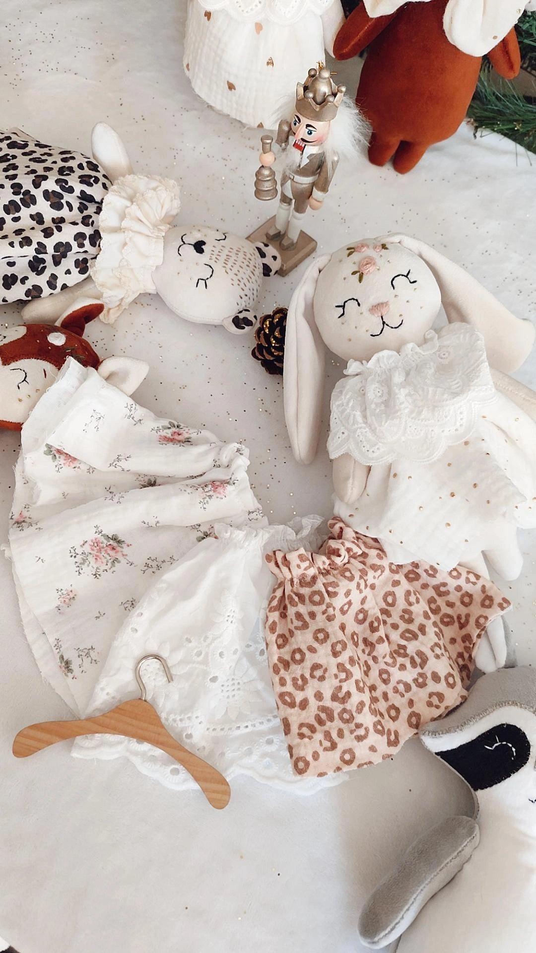 Petite robe pour poupée Aux Merveilles de Charlotte ✨