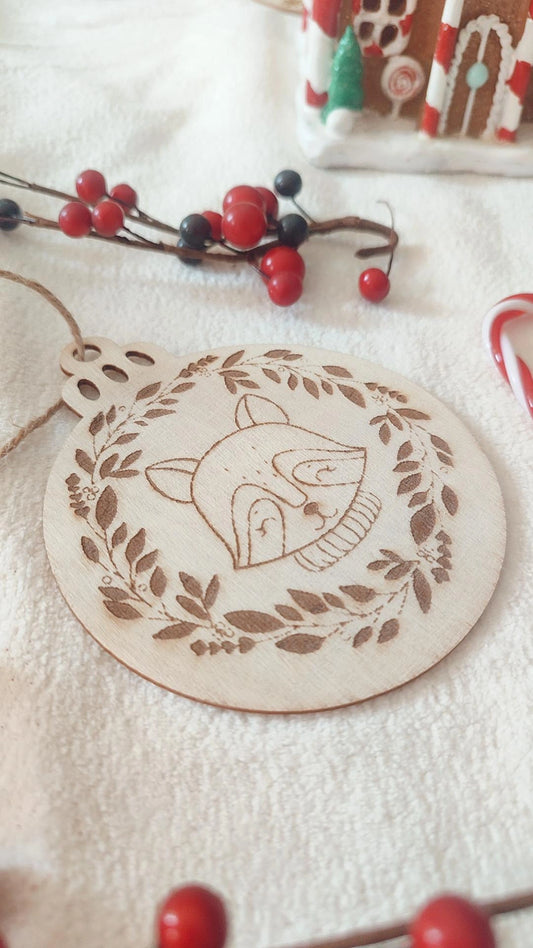 Boule de Noël en bois modèle Janon le raton  - Personnalisable
