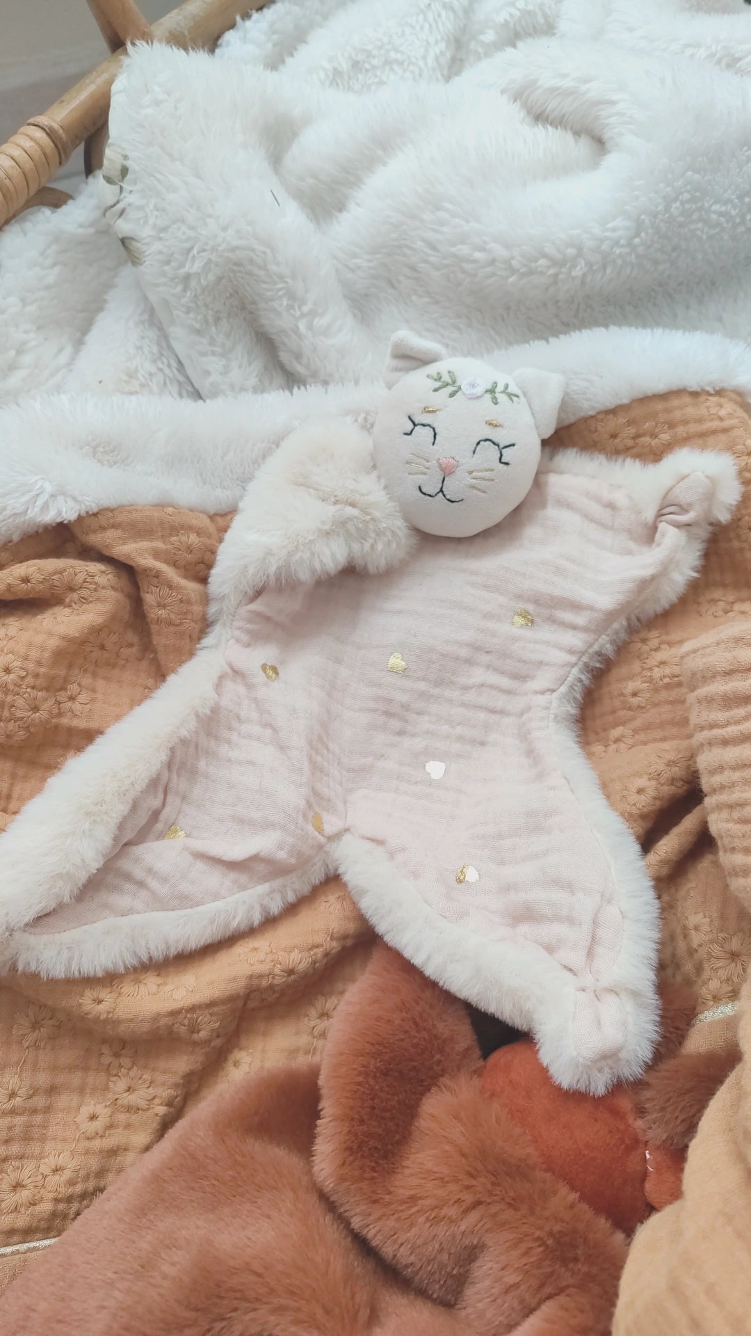 Doudou chat écru - modèle coeur or beige disponible