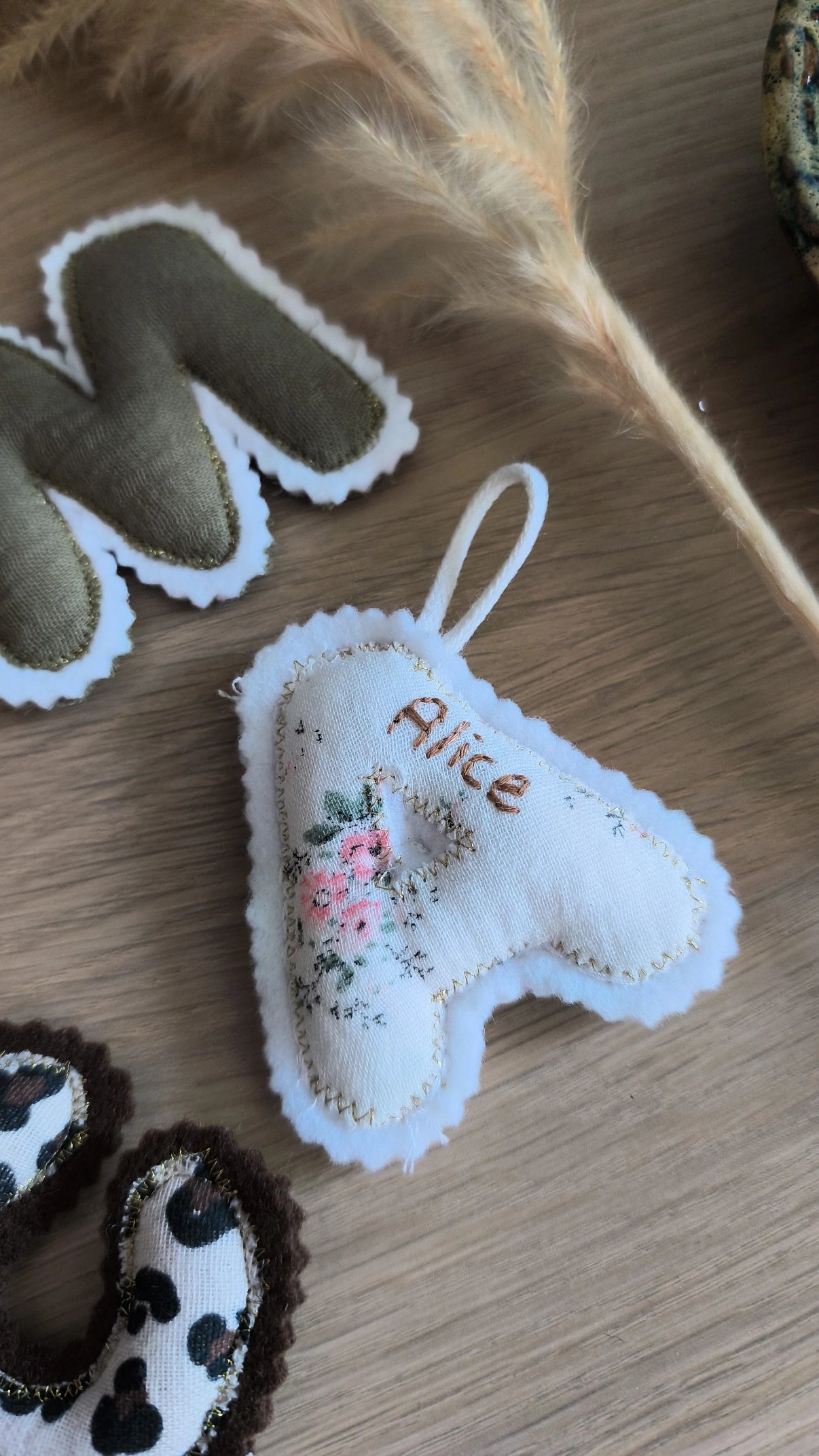 ✨ Porte-clé lettre personnalisé – assorti au doudou de bébé ✨