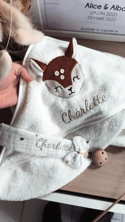 Cape de bain à applique animal biche - modèle personnalisable