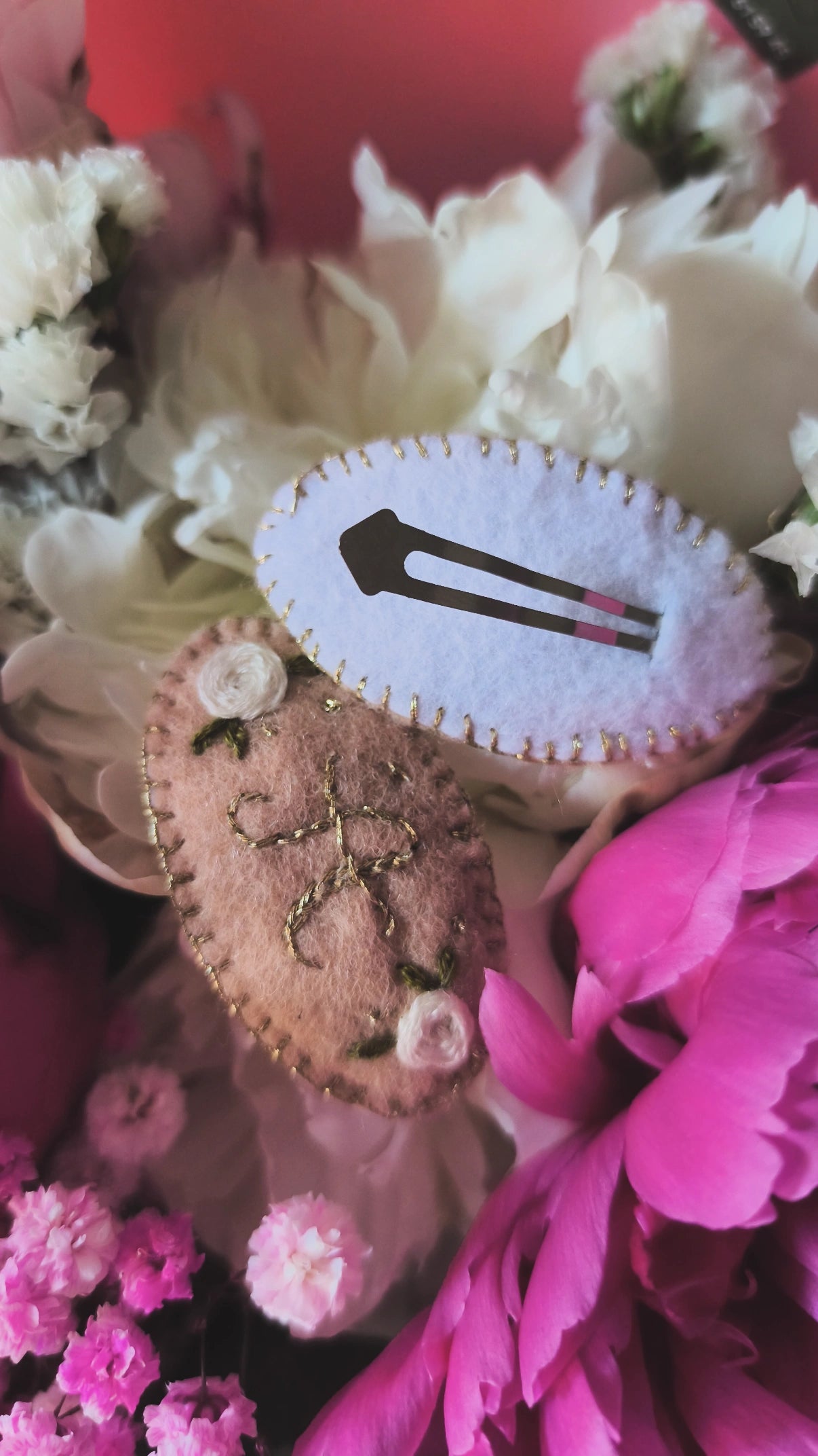 La Barrette en Feutrine Brodée Mains « Jardin Secret »