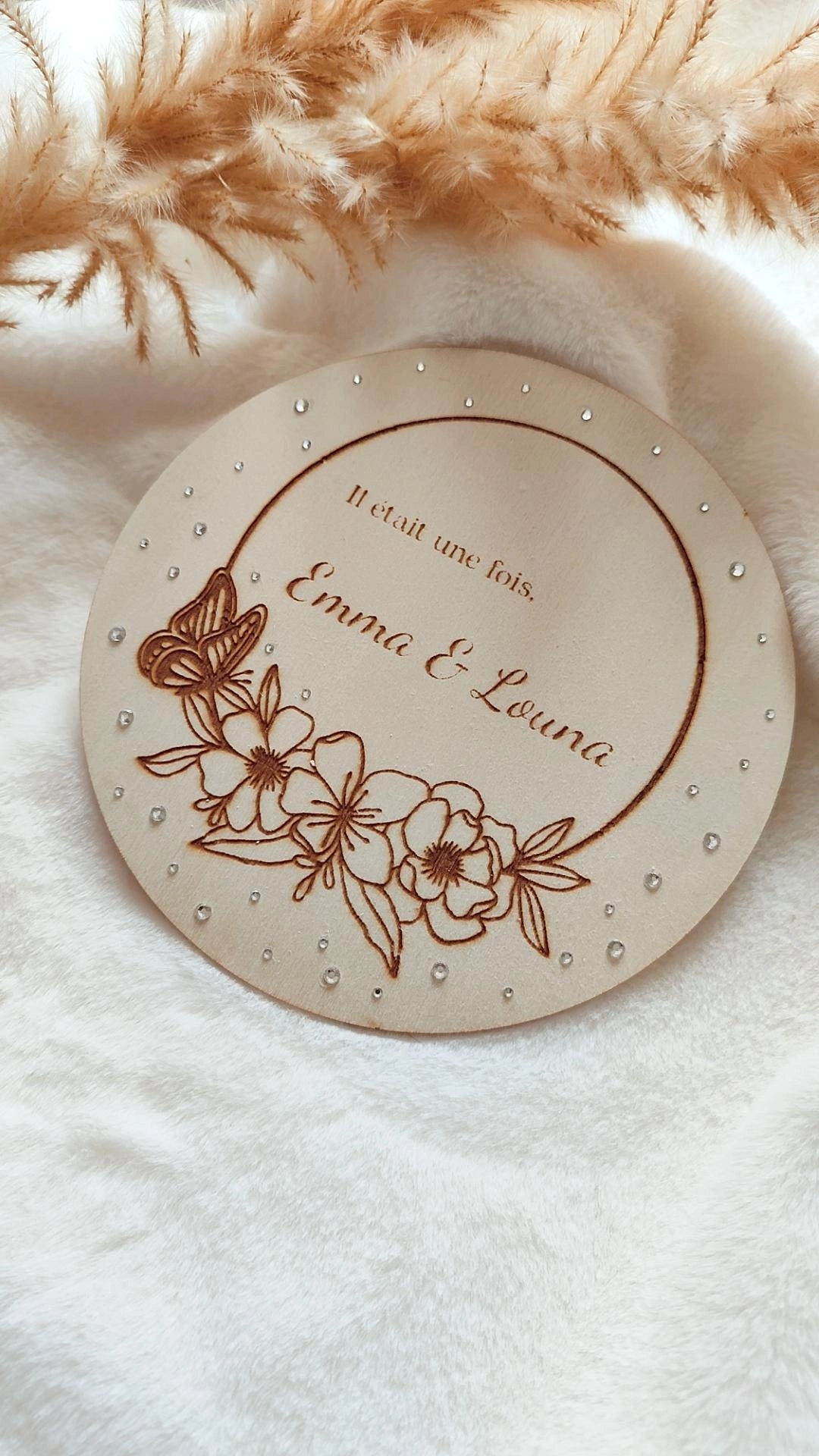 Cercle en bois gravé personnalisé – “Il était une fois...” ou “Coucou c’est moi...” + Prénom