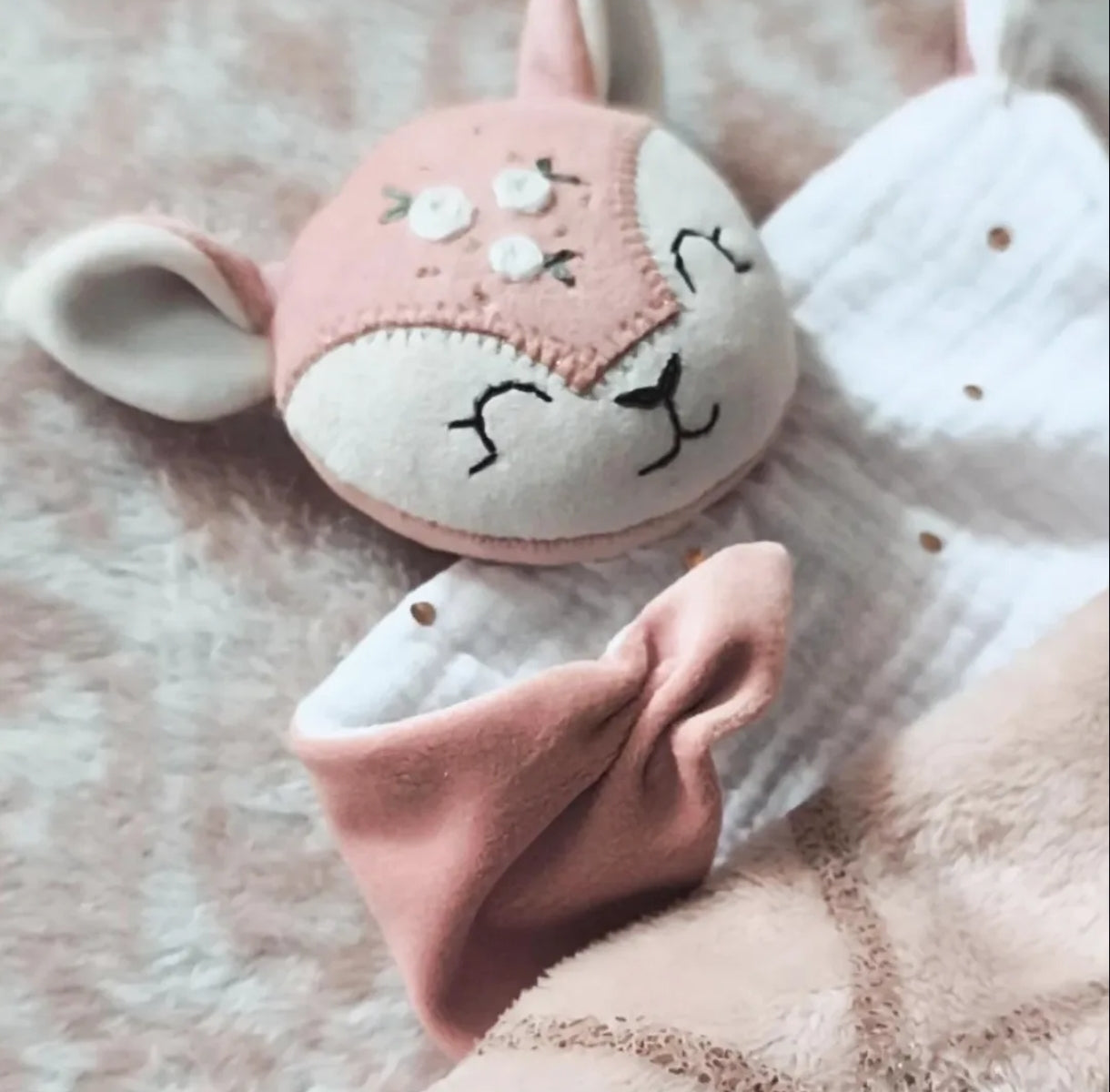 Doudou Biche Rose  disponible -  grand modèle Blanc et Or