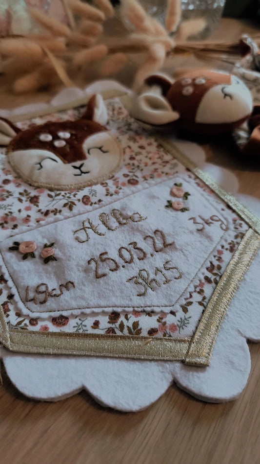 Fanion déco souvenir de naissance sur mesure et unique modèle Rosie Rose✨