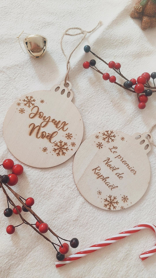 Boule de Noël en bois modèle Rosie la biche - Personnalisable