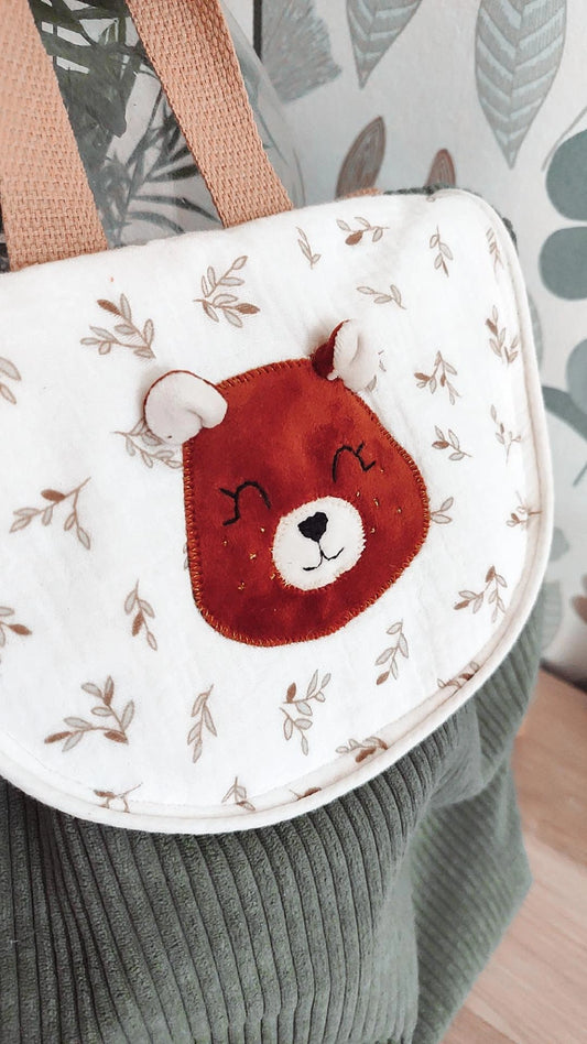 Sac à dos maternelle personnalisable – Modèle Léon l'ourson  en tissu fait main