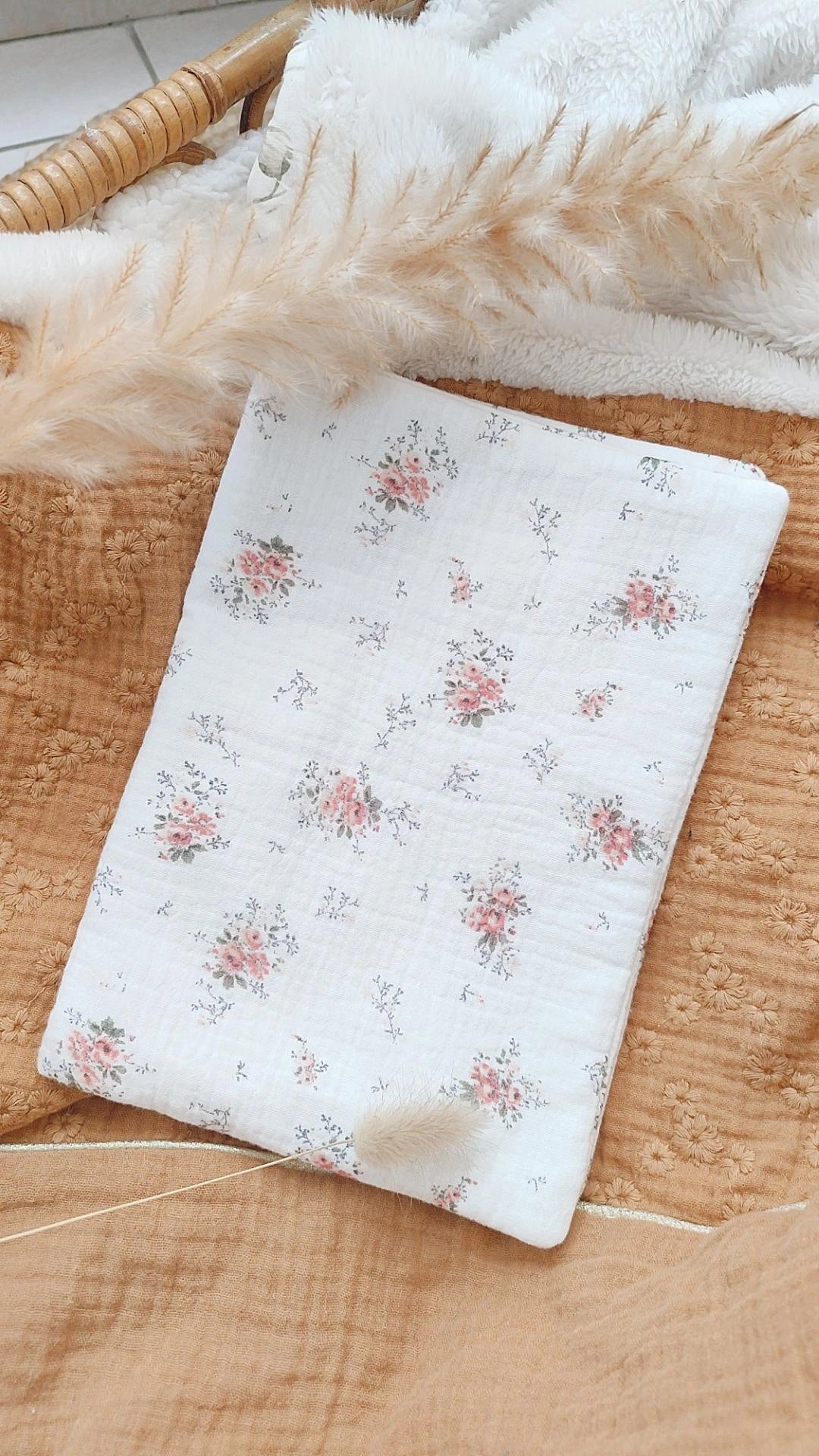 Protège carnet de santé Romantique disponible