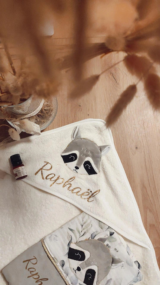 Cape de bain à applique animal raton laveur- modèle personnalisable