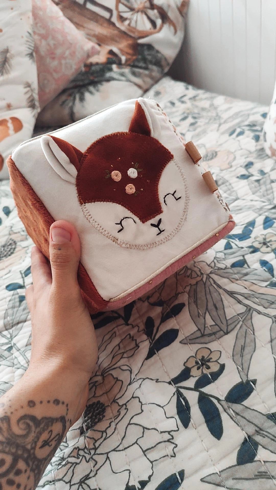 Cube d' éveil Rosie la biche