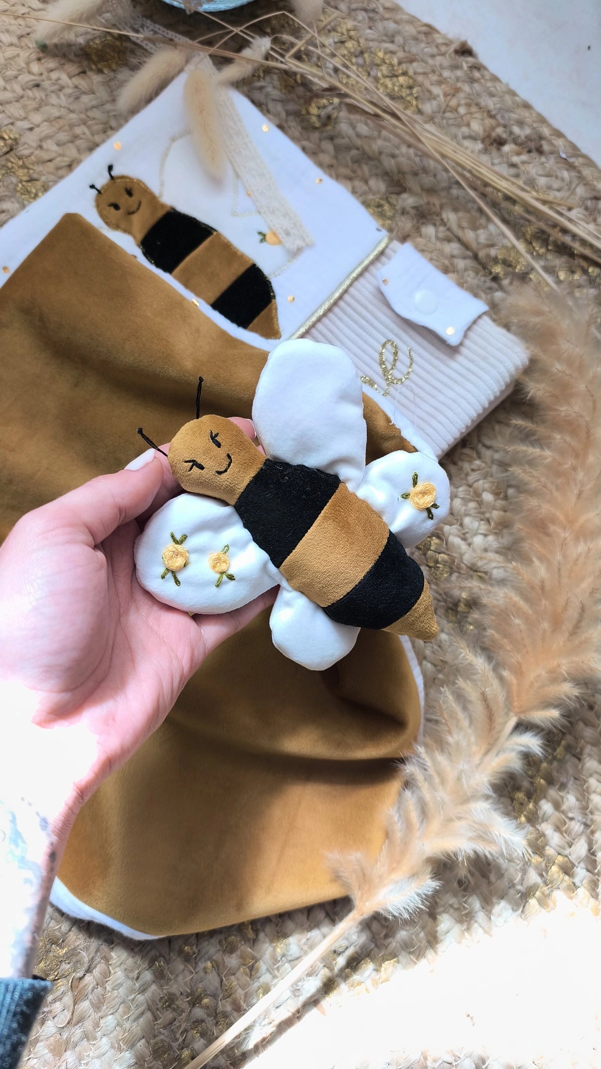 Doudou Abeille personnalisé – Fait main en France