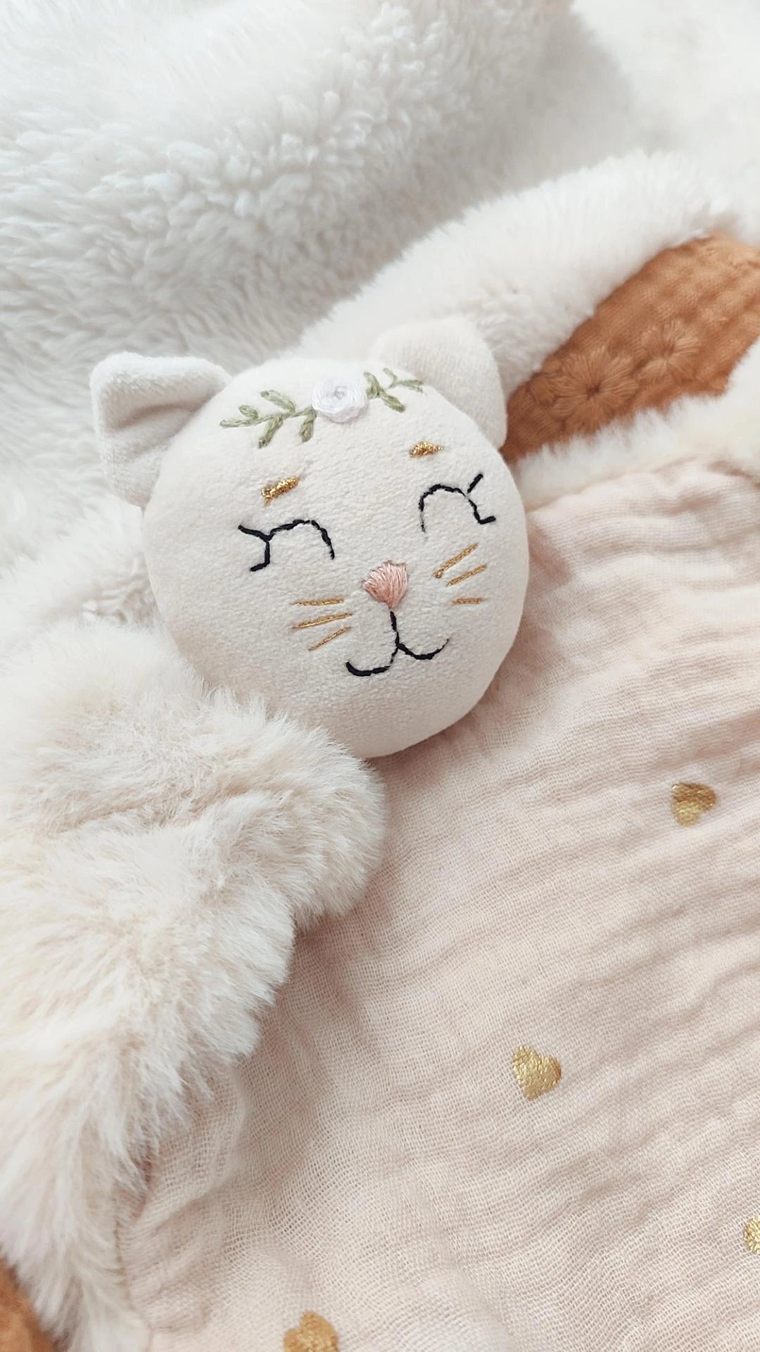 Doudou chat écru - modèle coeur or beige disponible
