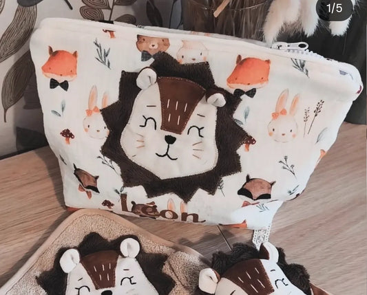 Trousse de toilette bébé à applique lion - modèle personnalisable