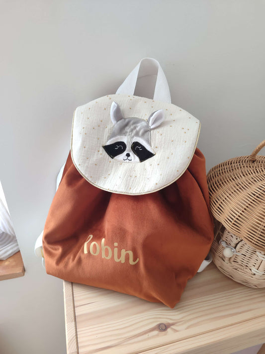 Sac à dos maternelle personnalisable – Modèle Janon Raton Laveur câlin cousu main